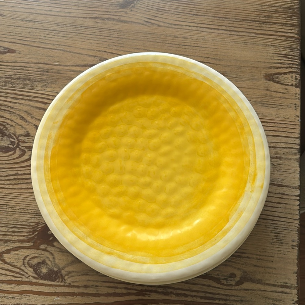 NWT Bobby Flay plastic dishes - yellow textured set of 8